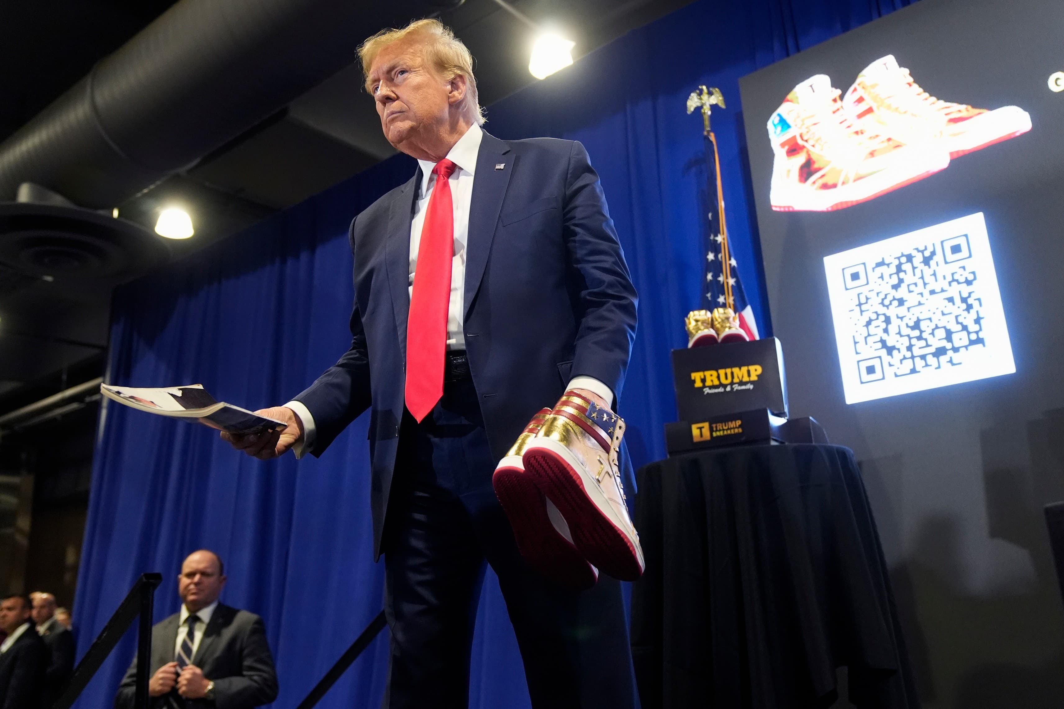Expansão dos negócios de Donald Trump levanta debates sobre conflitos de interesse