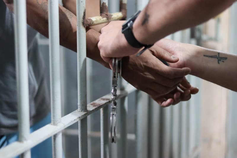 VIOLÊNCIA DOMÉSTICA: Homem é Preso em Flagrante em Alagoinha Após Agredir e Ameaçar Companheira Adolescente