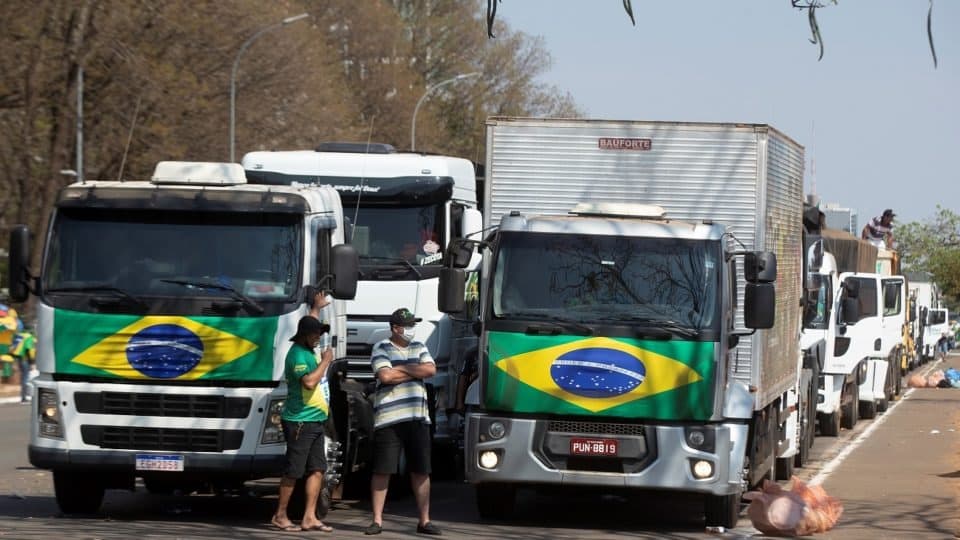 Lideranças dos caminhoneiros rejeitam greve pró-Bolsonaro convocada para quinta-feira