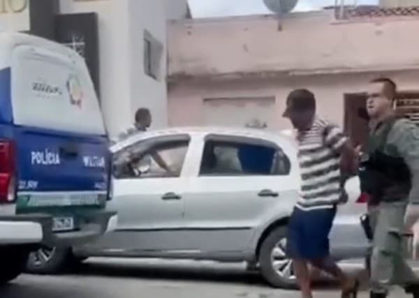 Mulher é morta dentro de casa e marido é preso por feminicídio em João Alfredo