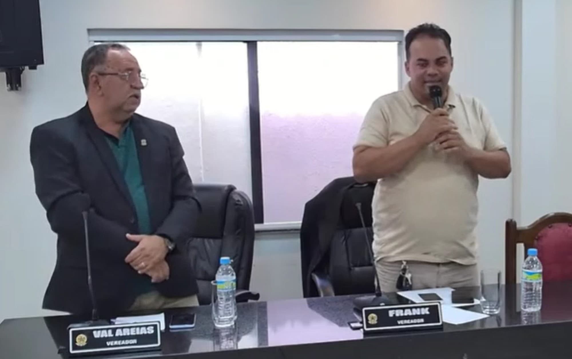 Vereador protagoniza momento inusitado ao esquecer trecho do Pai Nosso em sessão legislativa