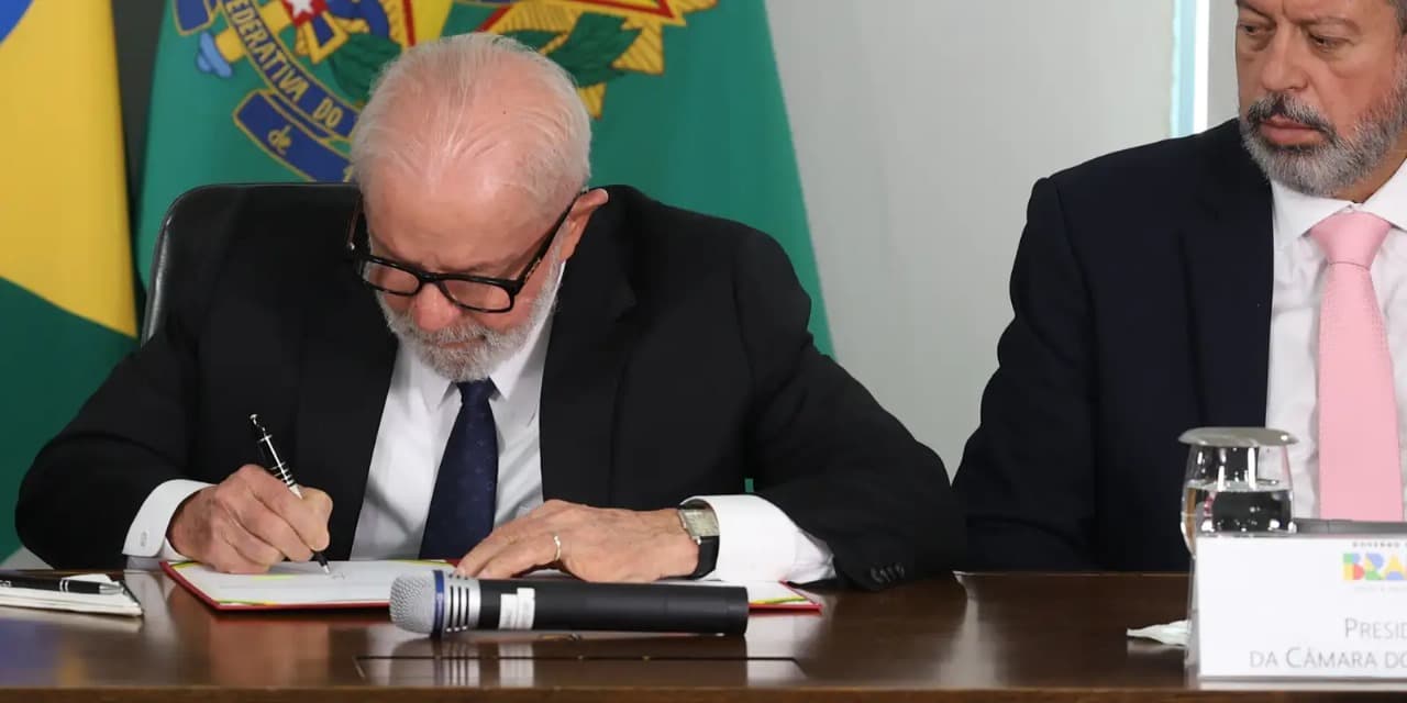 Lula sanciona lei que amplia isenção do IR para salários de até R$ 5 mil