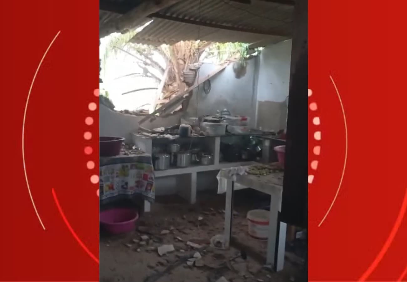 Raio atinge residência e causa destruição na zona rural de Caruaru