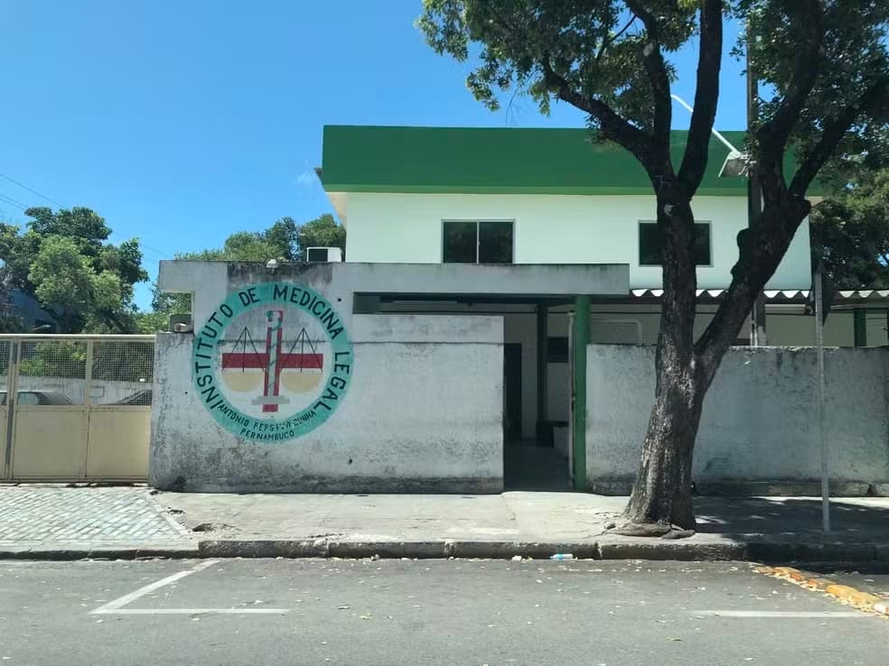 Homem morre após cair de telhado enquanto trabalhava em prédio em Olinda