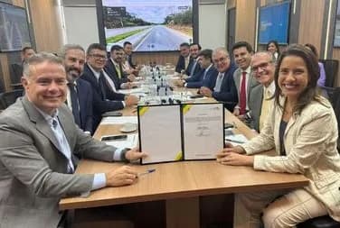 Duplicação da BR-232 até Serra Talhada é um dos temas de conversa entre Raquel e Ministro