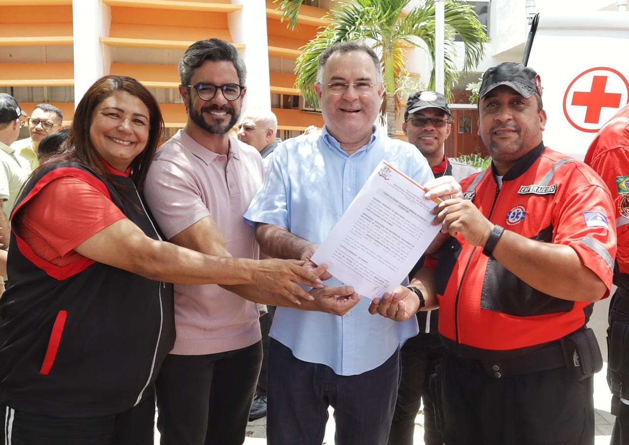 Prefeito Zeca Cavalcanti entrega nova ambulância ao GSVA e amplia atendimento de urgência em Arcoverde