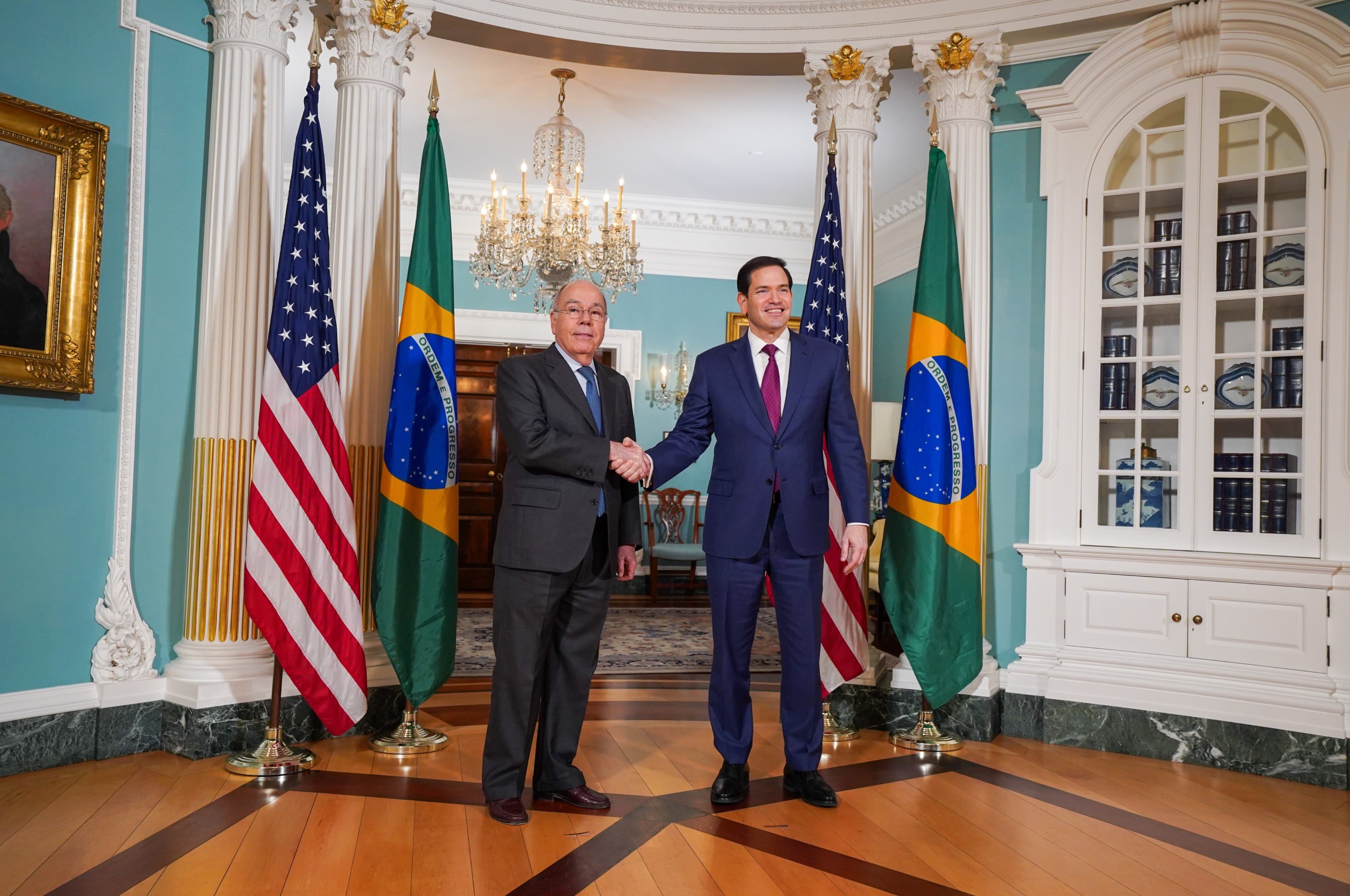 Discussão sobre classificação do CV e PCC como terroristas pelos EUA vira embate político no Brasil