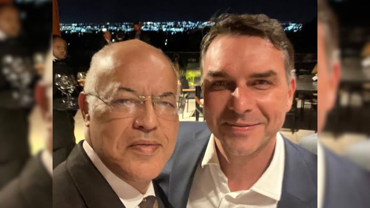 Pastor Eurico se filia ao PSDB e diz que dará palanque para Flávio Bolsonaro em Pernambuco