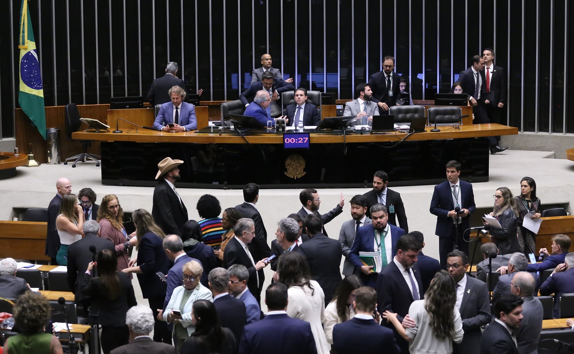 Câmara dos Deputados aprova 'minirreforma eleitoral' que blinda fundos partidários e flexibiliza regras