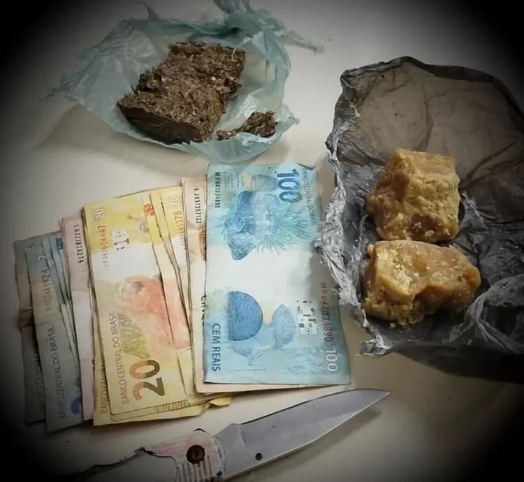 ROCAM do 9º BPM apreende menores com drogas na Favela da Creche, em Garanhuns