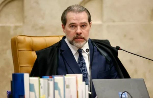 STF dá 10 dias para Câmara explicar tramitação da PEC da Blindagem