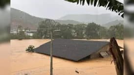 Casas ficam submersas após forte temporal em Luiz Alves (SC)