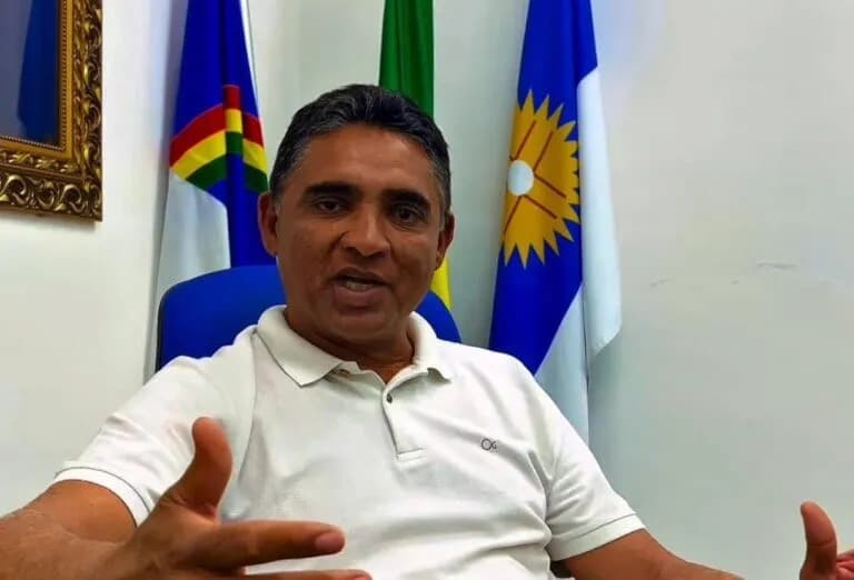 TSE suspende cassação e mantém prefeito e vice de Custódia nos cargos