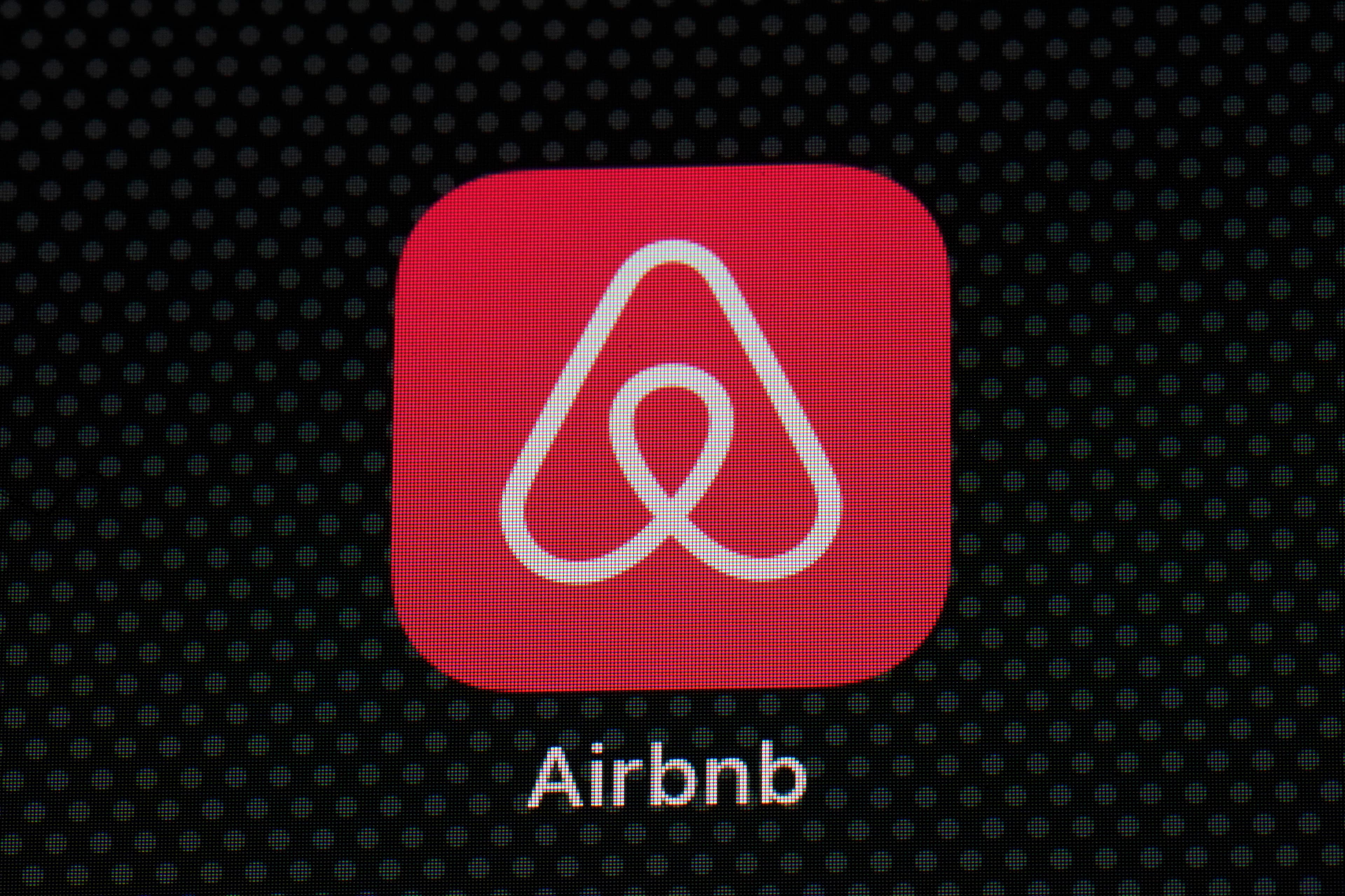 Airbnb amplia atuação e passa a oferecer hotéis boutique, aluguel de carros e entrega de comida