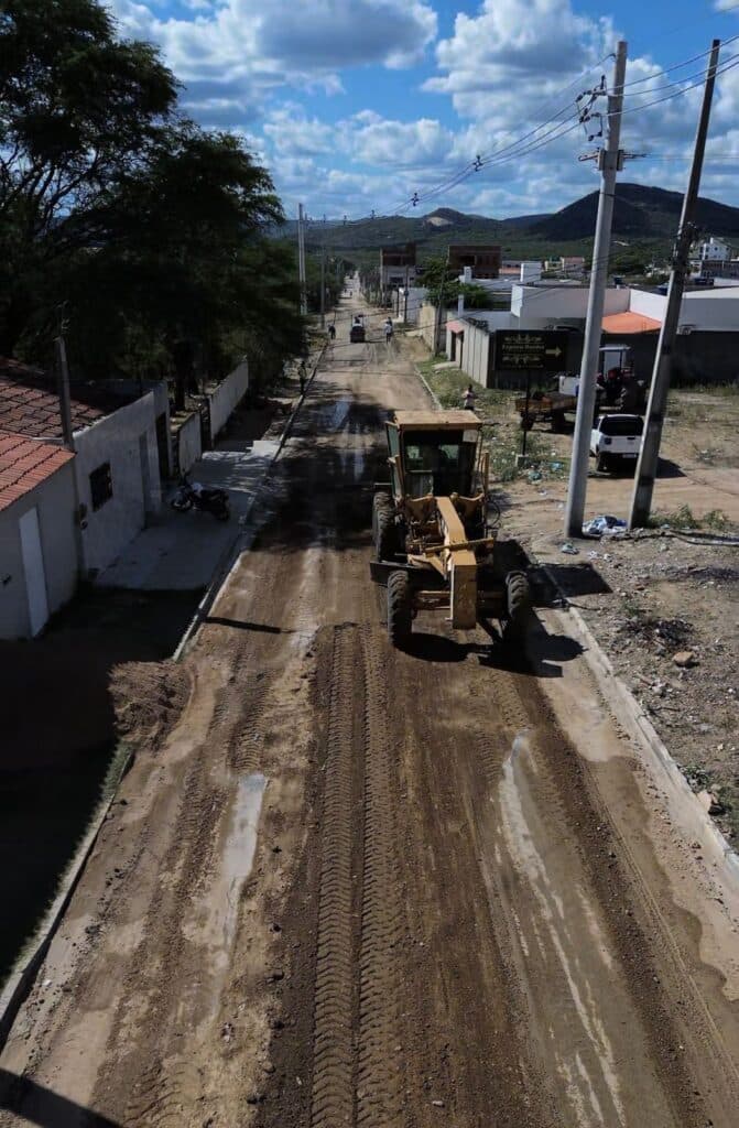 Prefeitura de Arcoverde inicia intervenção emergencial na Rua da UPE