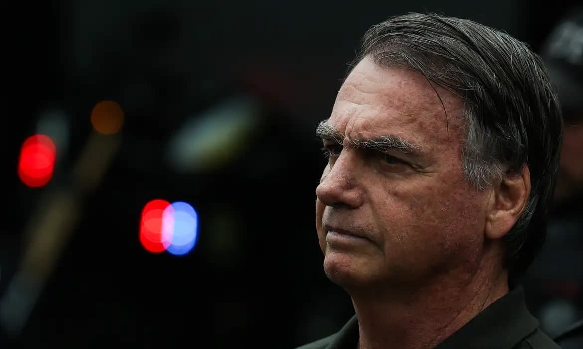 PL suspende funções partidárias e remuneração de Jair Bolsonaro após perda de direitos políticos