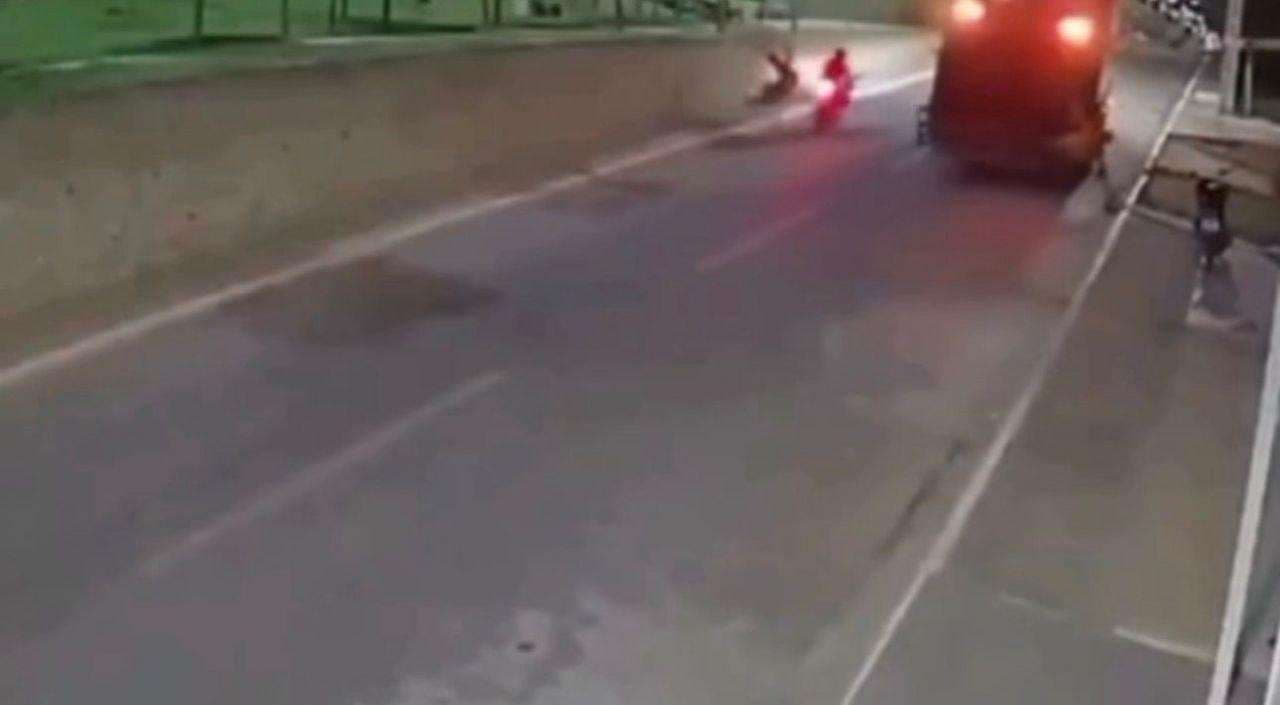 Coletor de lixo fica ferido após ser atingido por motocicleta no bairro Boa Vista em Arcoverde