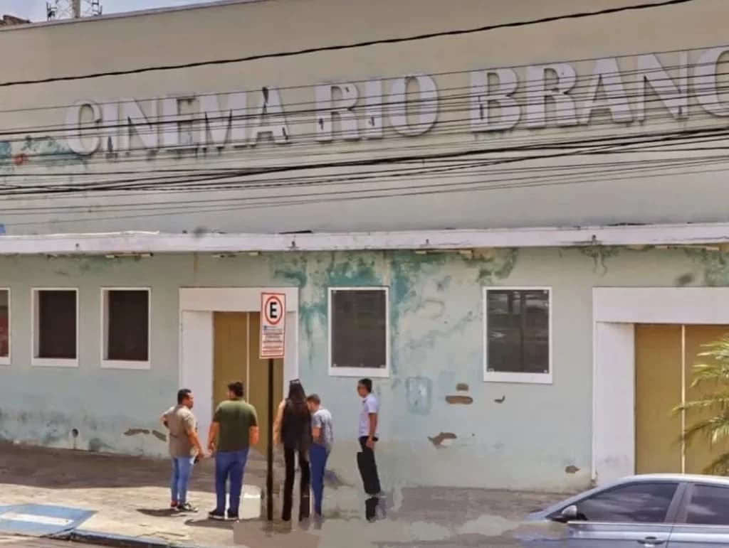 Secretários fazem visita técnica para avaliar reforma do Cine Rio Branco