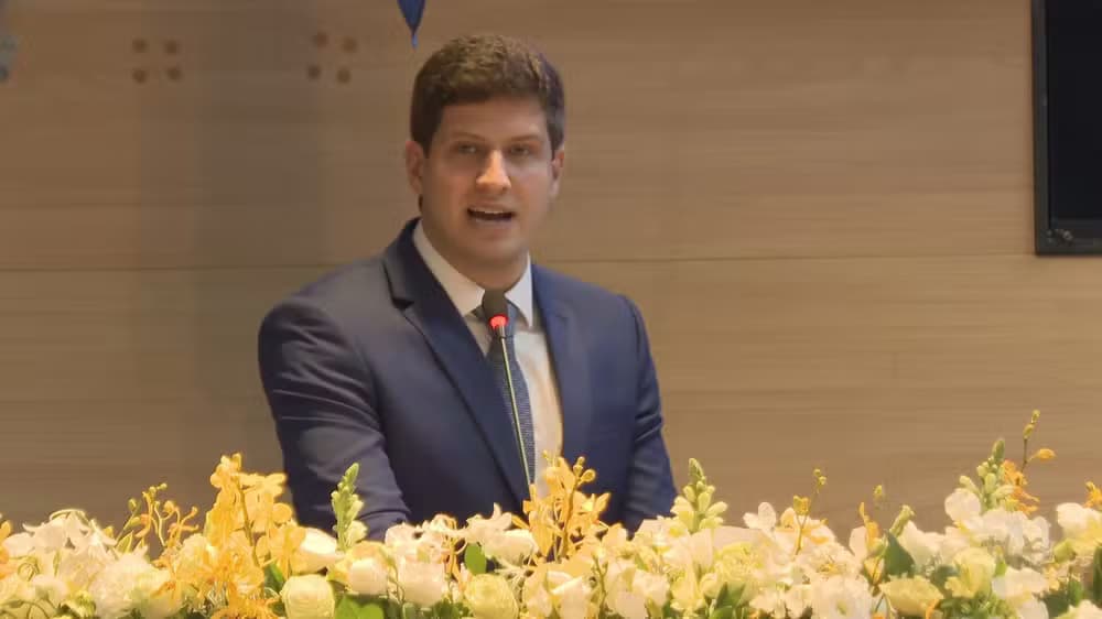 Vereador protocola pedido de impeachment contra João Campos após polêmica em concurso público