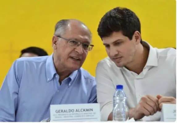 ALERTA NO AGRESTE: João Campos Intercede Junto a Alckmin Contra Aumento de Tarifa do Poliéster, Que Ameaça Polo de Confecções
