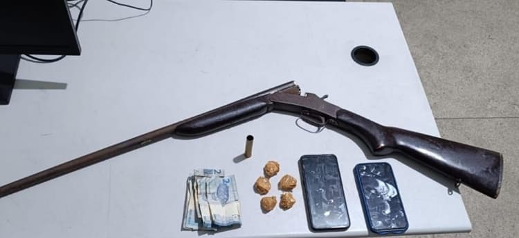 Polícia Militar Prende Dois Homens por Tráfico de Drogas e Posse Ilegal de Arma em Pesqueira