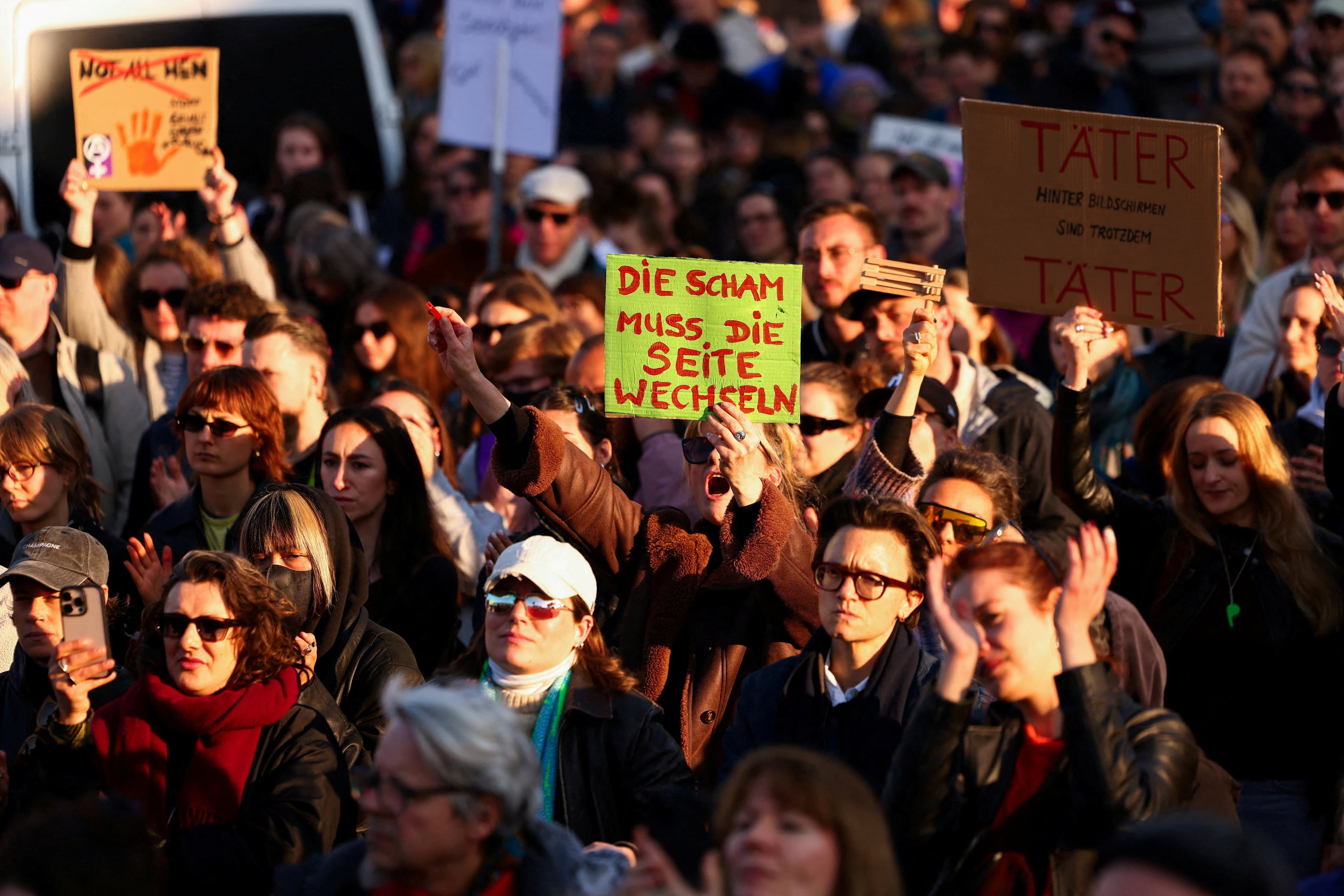 Onda de protestos na Alemanha clama por proteção contra pornografia gerada por IA