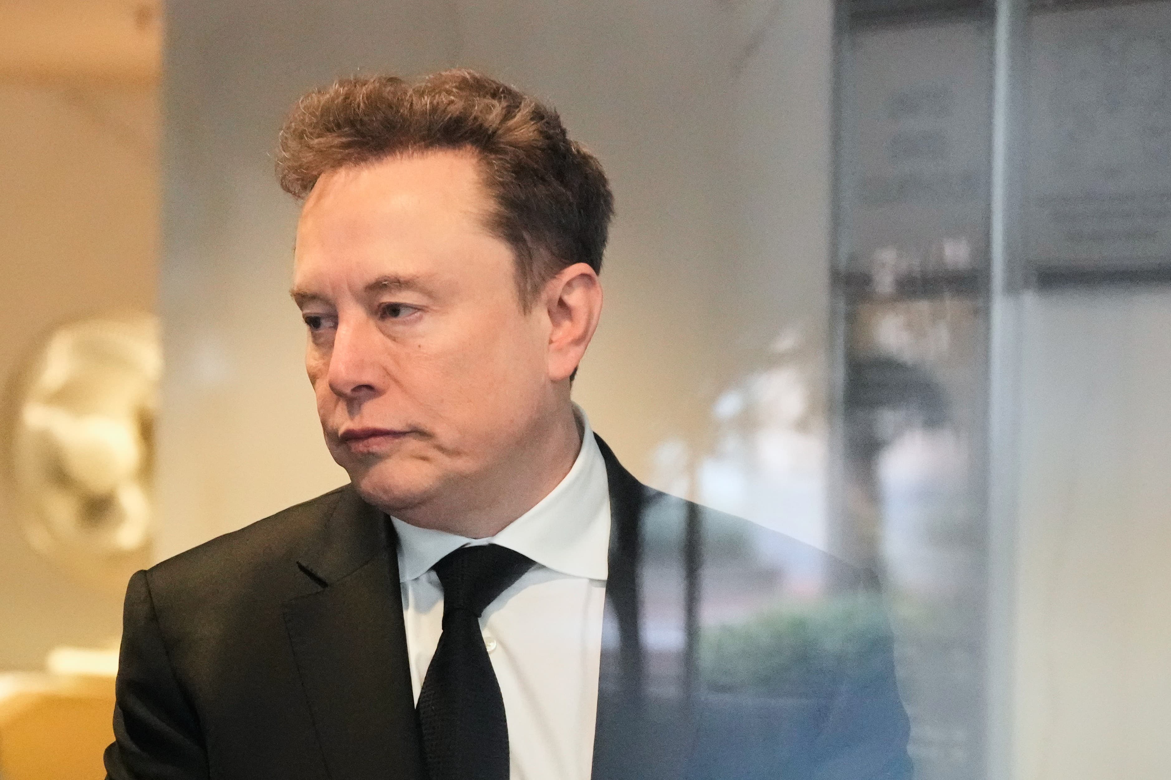 Elon Musk pressiona OpenAI e lideranças em meio a embate judicial de US$ 150 bilhões