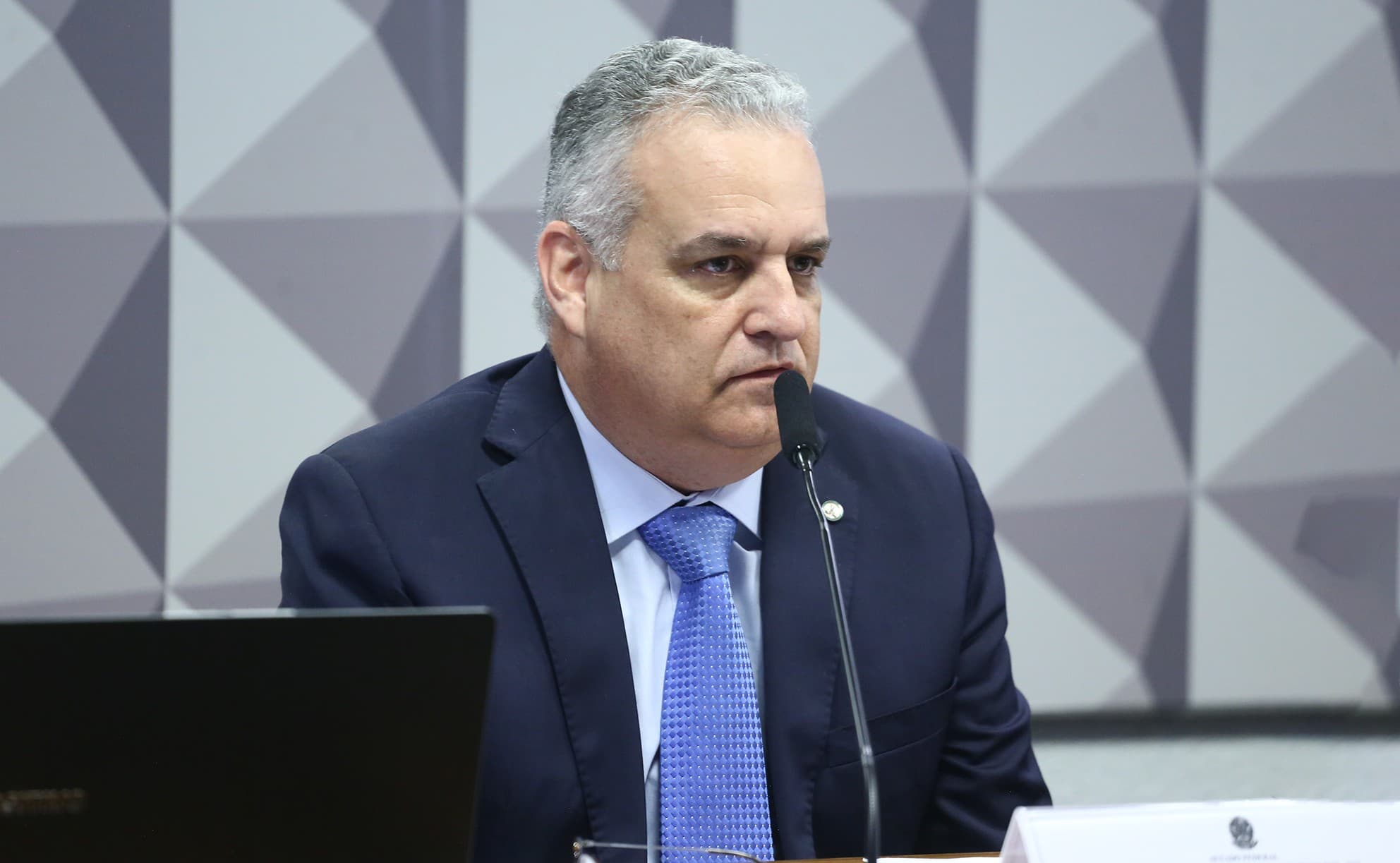 Relator da CPMI do INSS prepara relatório final com previsão de mais de 220 indiciamentos