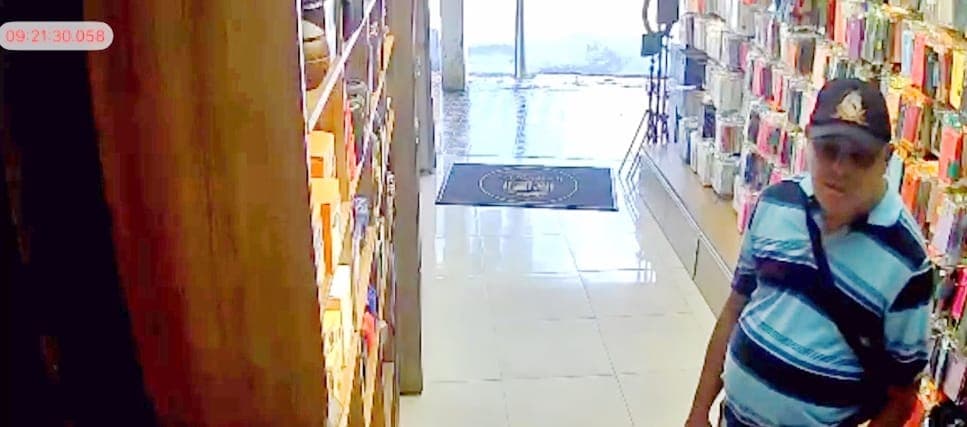 Homem rouba celular em loja de Arcoverde; crime foi flagrado por câmeras de segurança