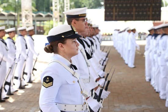 Marinha abre 520 vagas para oficiais temporários com salário acima de R$ 9 mil