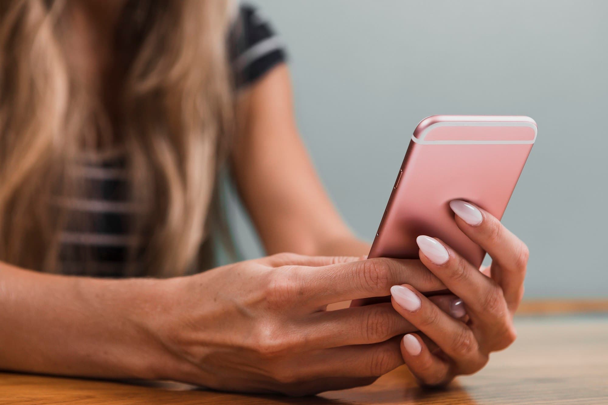 A armadilha do consumo digital: o impacto das compras por impulso no endividamento brasileiro