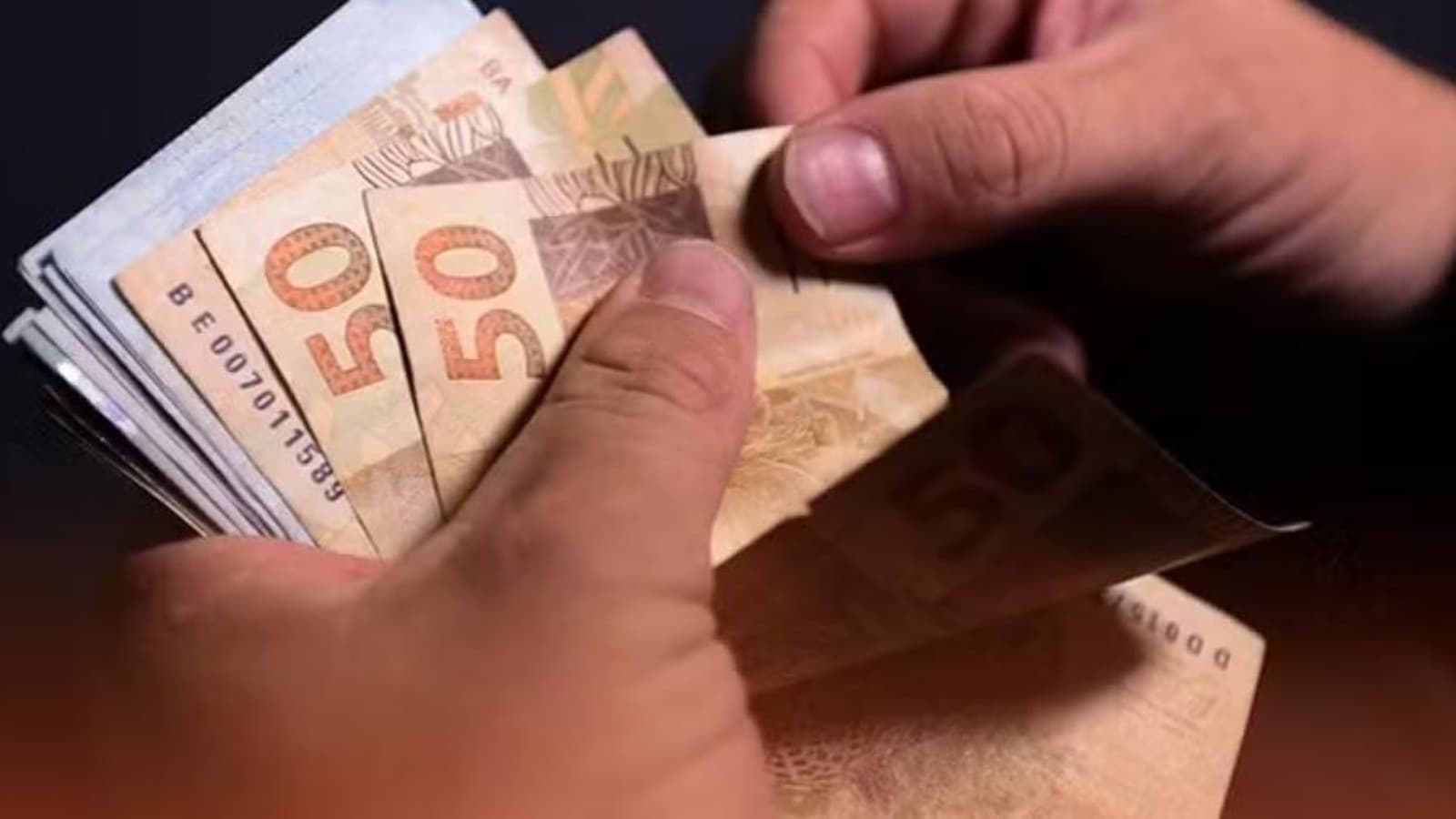 Rendimento médio do brasileiro atinge patamar recorde de R$ 3.367 em 2025