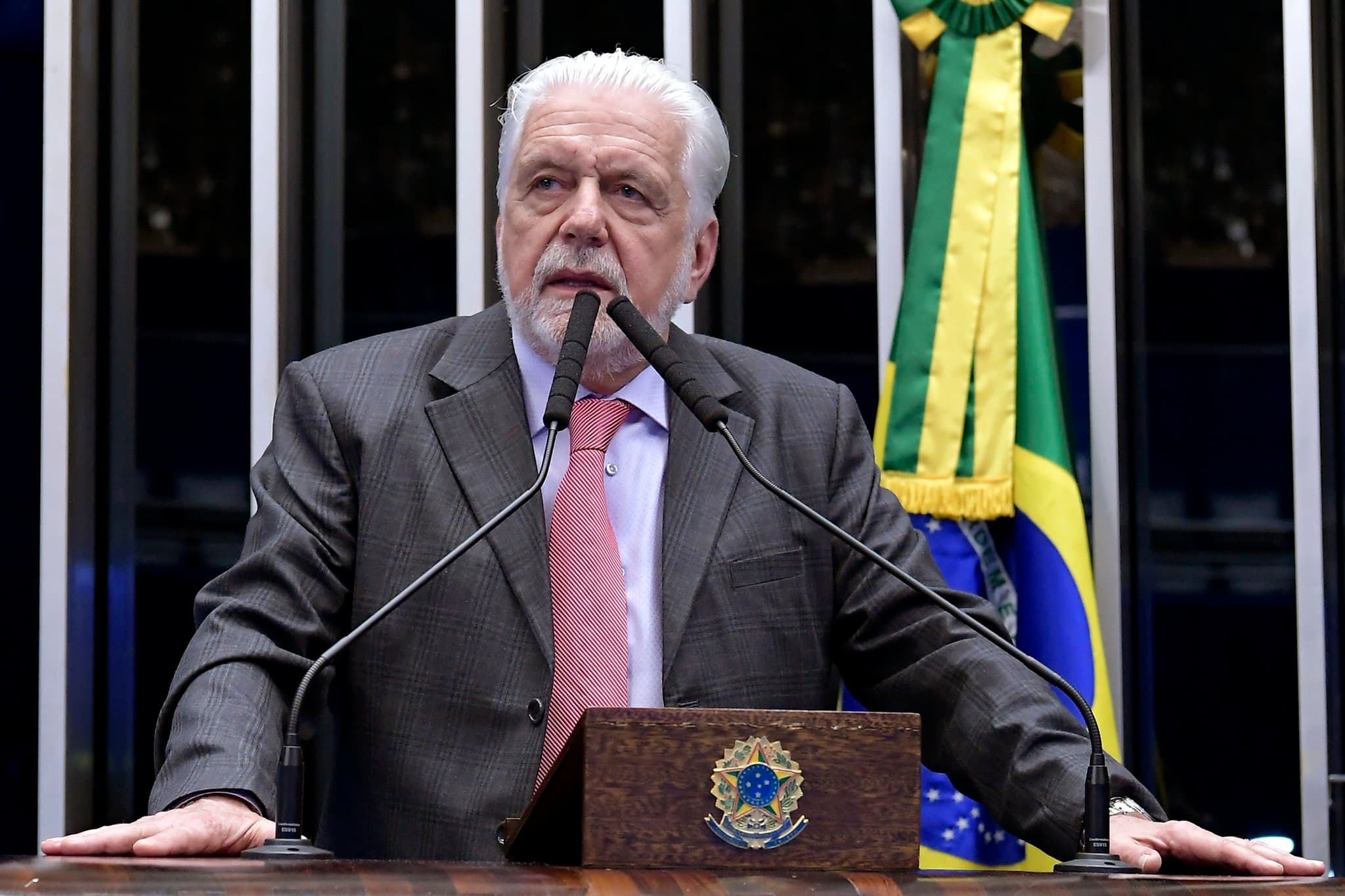 Pressão política aumenta: permanência de Jaques Wagner na liderança do Senado gera desconforto no Planalto