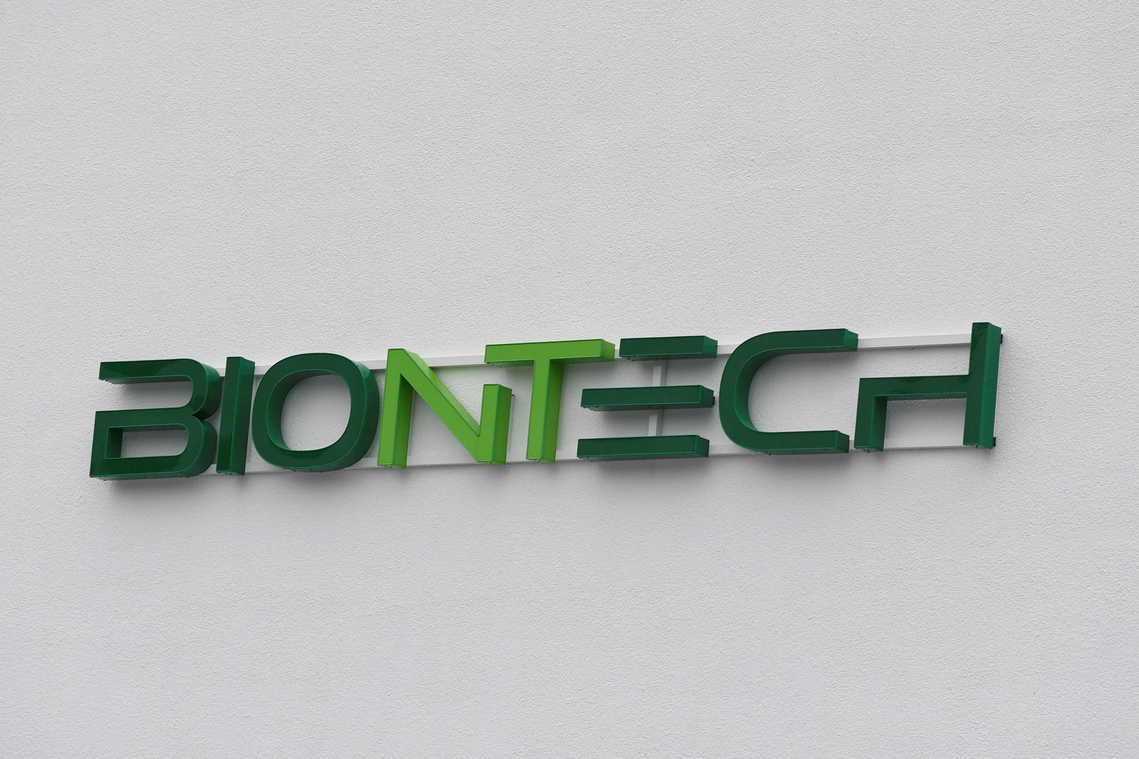 BioNTech enfrenta crise e anuncia cortes drásticos após queda na demanda por vacinas