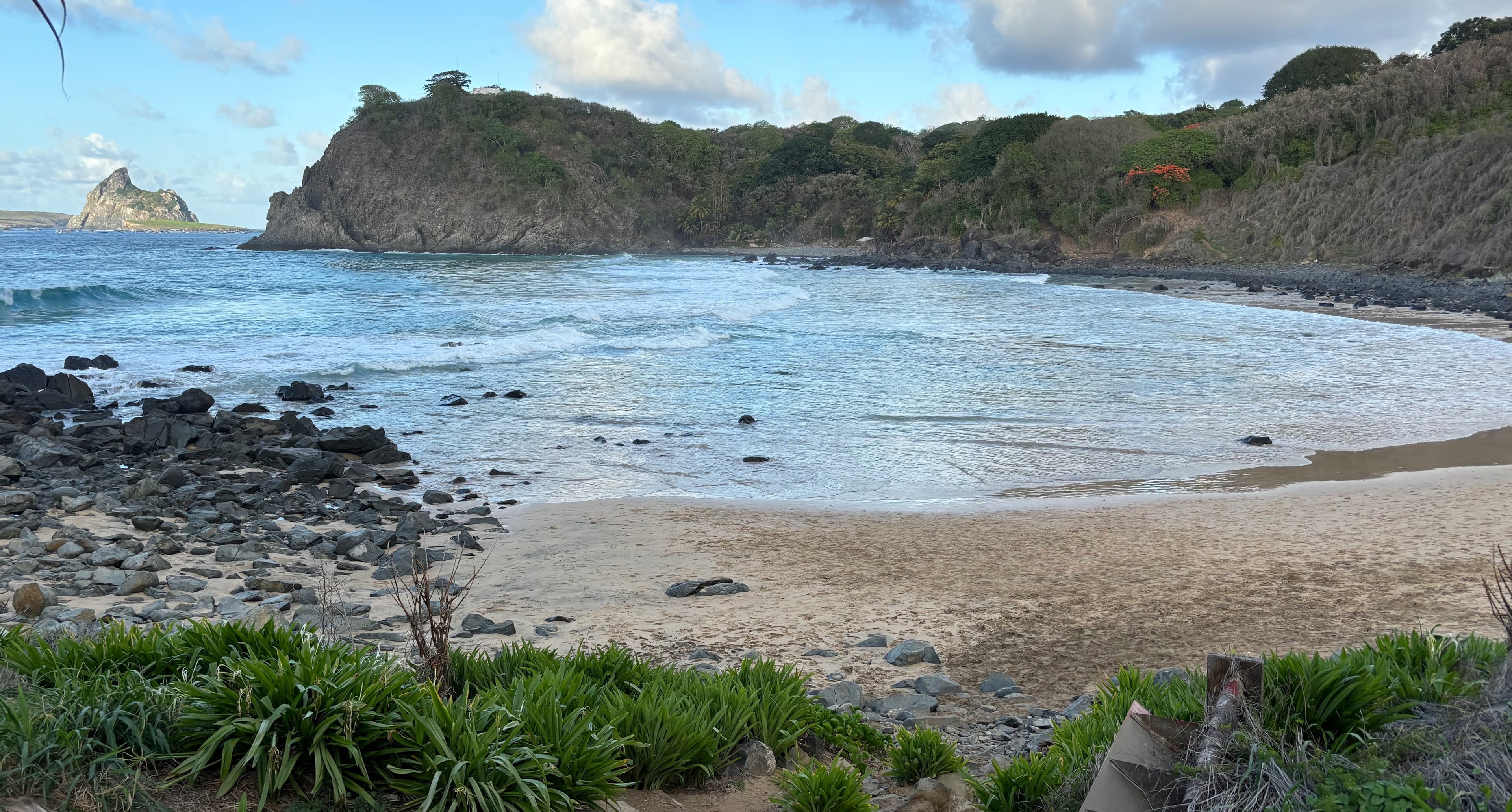 Tragédia em Fernando de Noronha: Morte de turista reacende debate sobre segurança na Praia do Meio