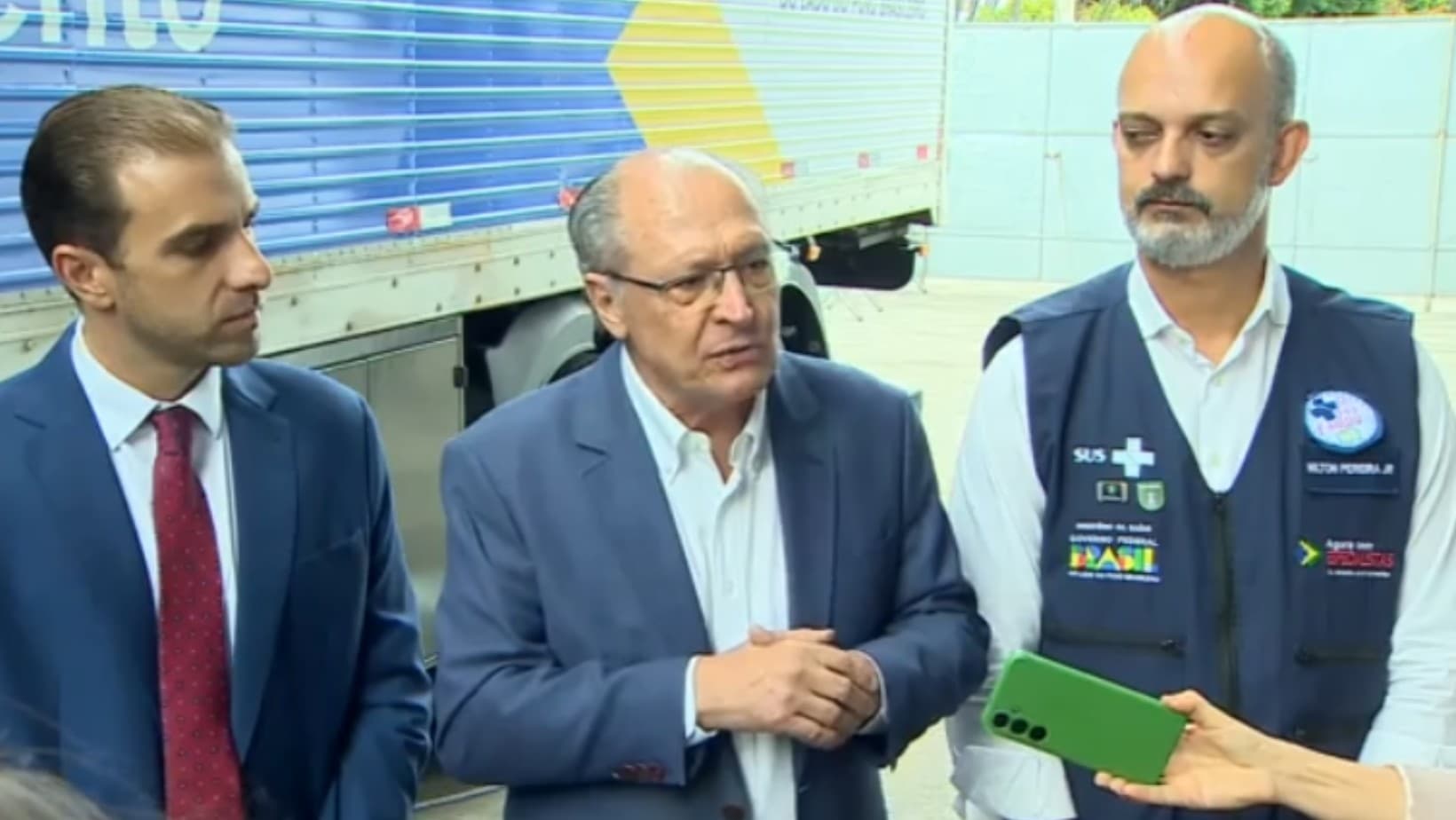Alckmin critica clã Bolsonaro e alerta para impactos econômicos de classificação do PCC e CV como terroristas