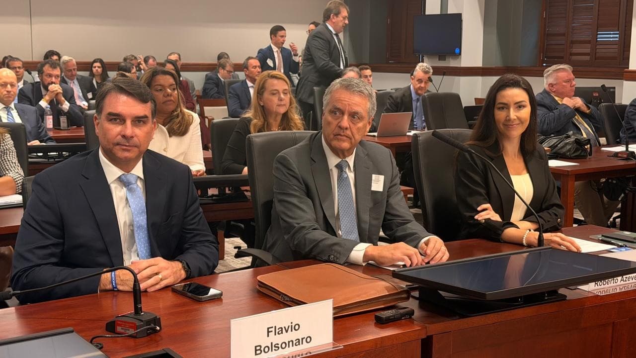 Senador Flávio Bolsonaro critica STF e governo Lula em audiência nos Estados Unidos