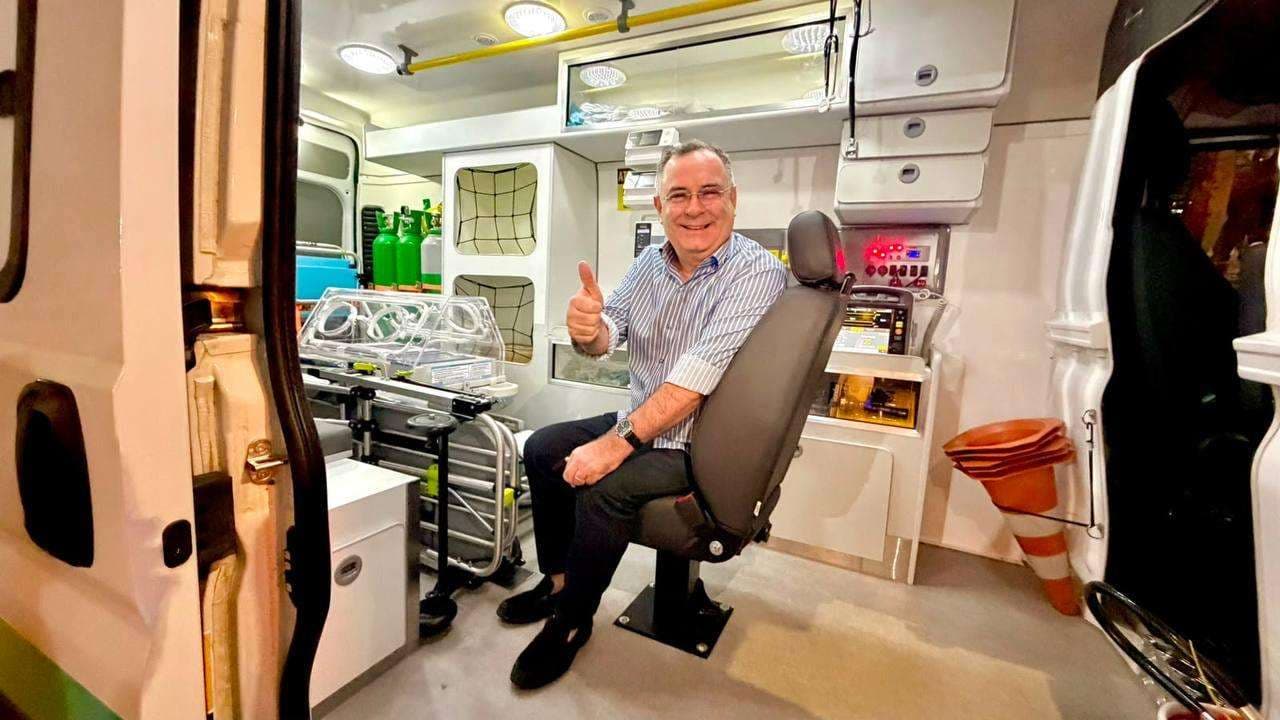 Saúde de Arcoverde: Zeca Cavalcanti reforça rede de urgência com entrega de novos veículos