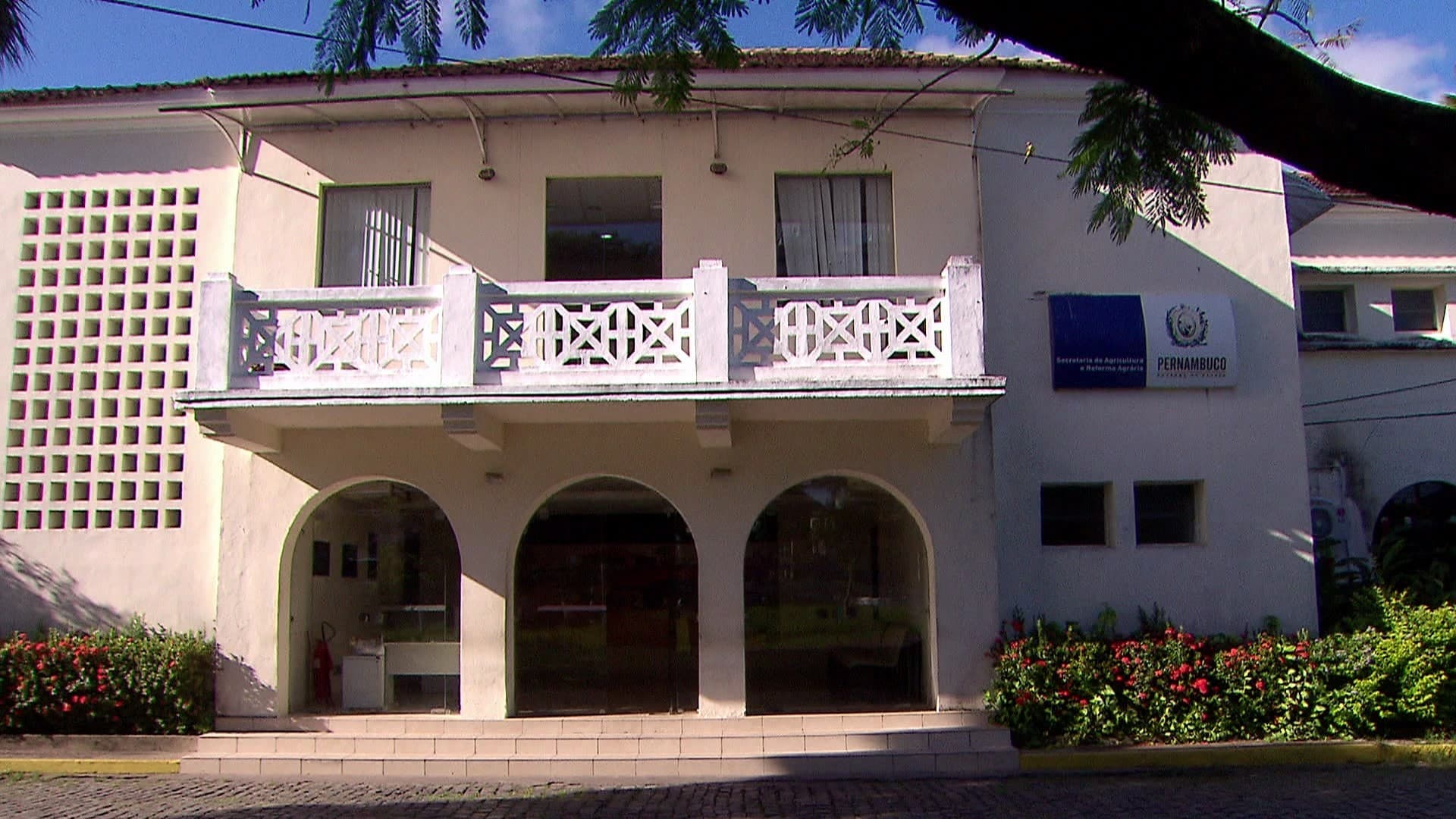 Homem é preso após tentar furtar fios e equipamentos na sede da Adagro, no Recife