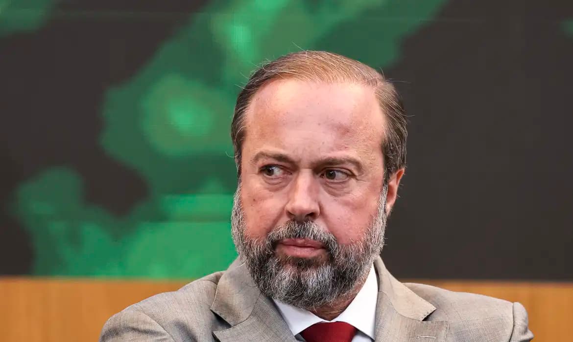 Ministro cobra solução imediata após extravasamento em mina da Vale em Congonhas
