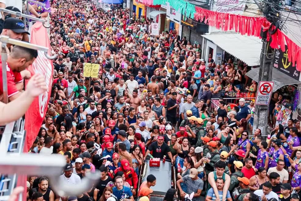 Homem é preso por fingir ser policial civil em prévia de carnaval no Recife