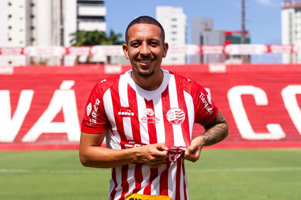 Reforço no Náutico: Meia Caio Vitor recebe elogios do técnico Marquinhos Santos