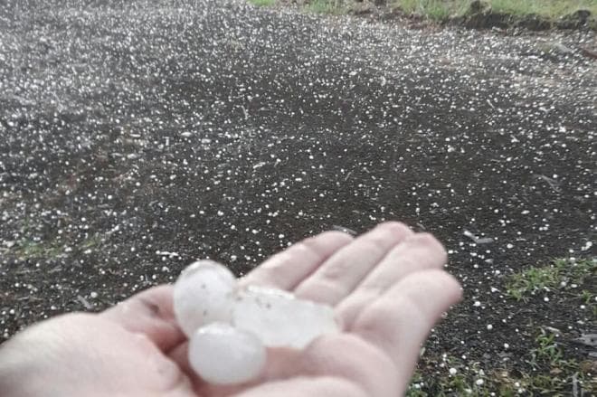 Chuva de granizo surpreende moradores da zona rural de Santa Cruz do Capibaribe
