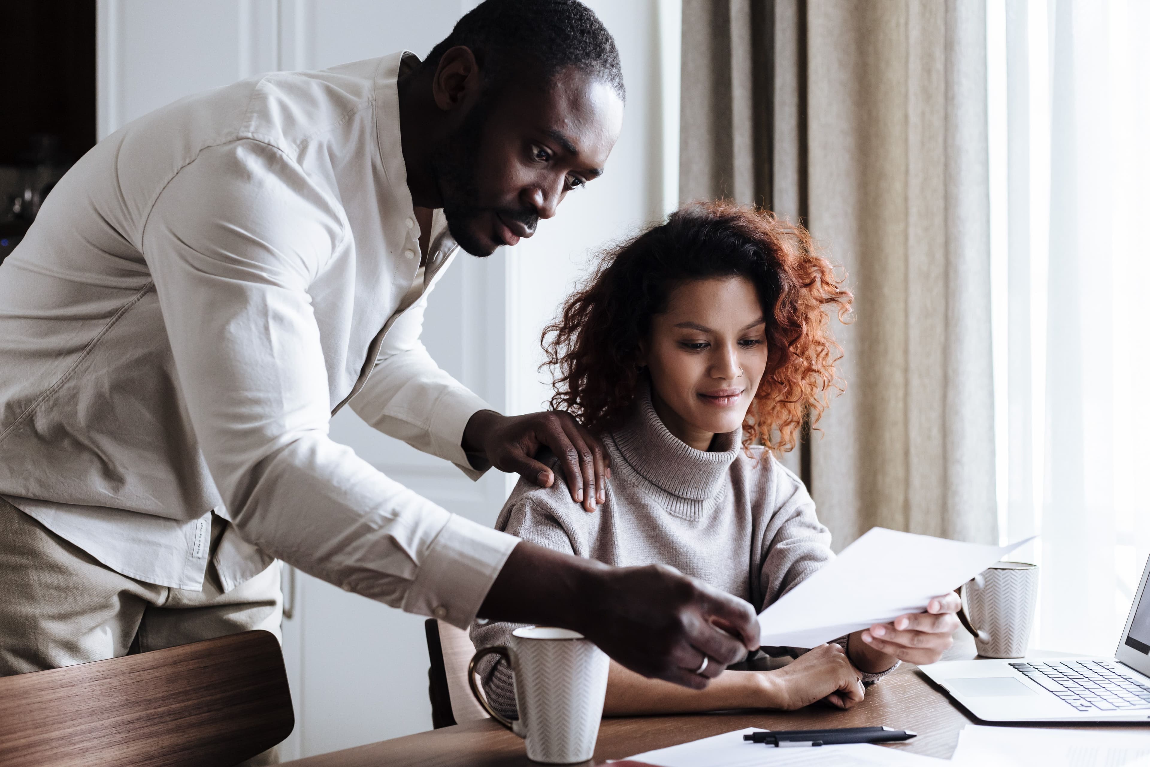 Amor no ambiente de trabalho: Entenda os limites entre a vida pessoal e a carreira