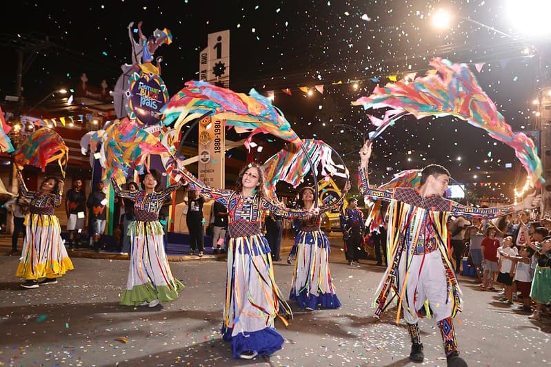 Trupe Pernambuco Meu País realiza arrastão cultural nas ruas de Arcoverde nesta quinta (28)