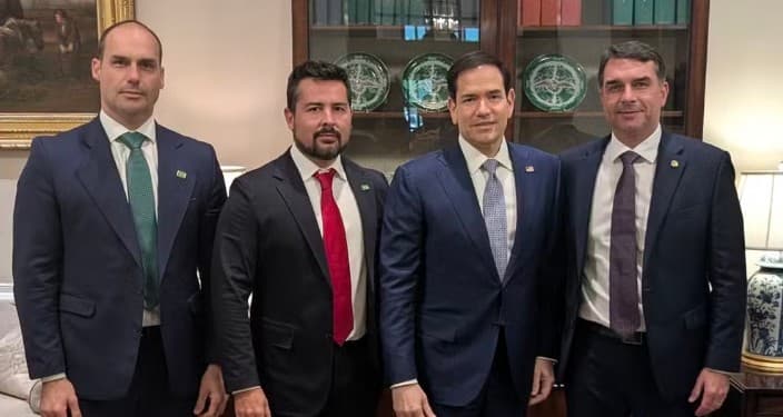 Aliados pressionam Flávio Bolsonaro por postura técnica em audiências nos EUA sobre tarifas