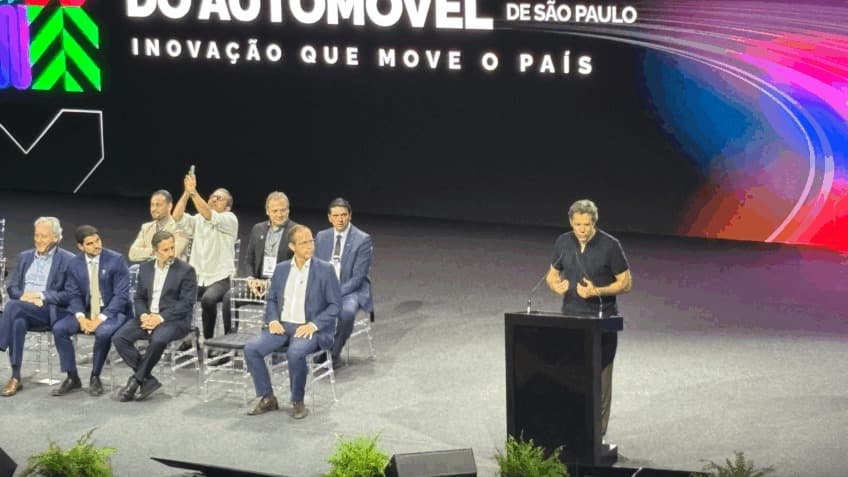 Haddad diz que Brasil precisa de “tempo para reconstrução” e prevê menor inflação da história