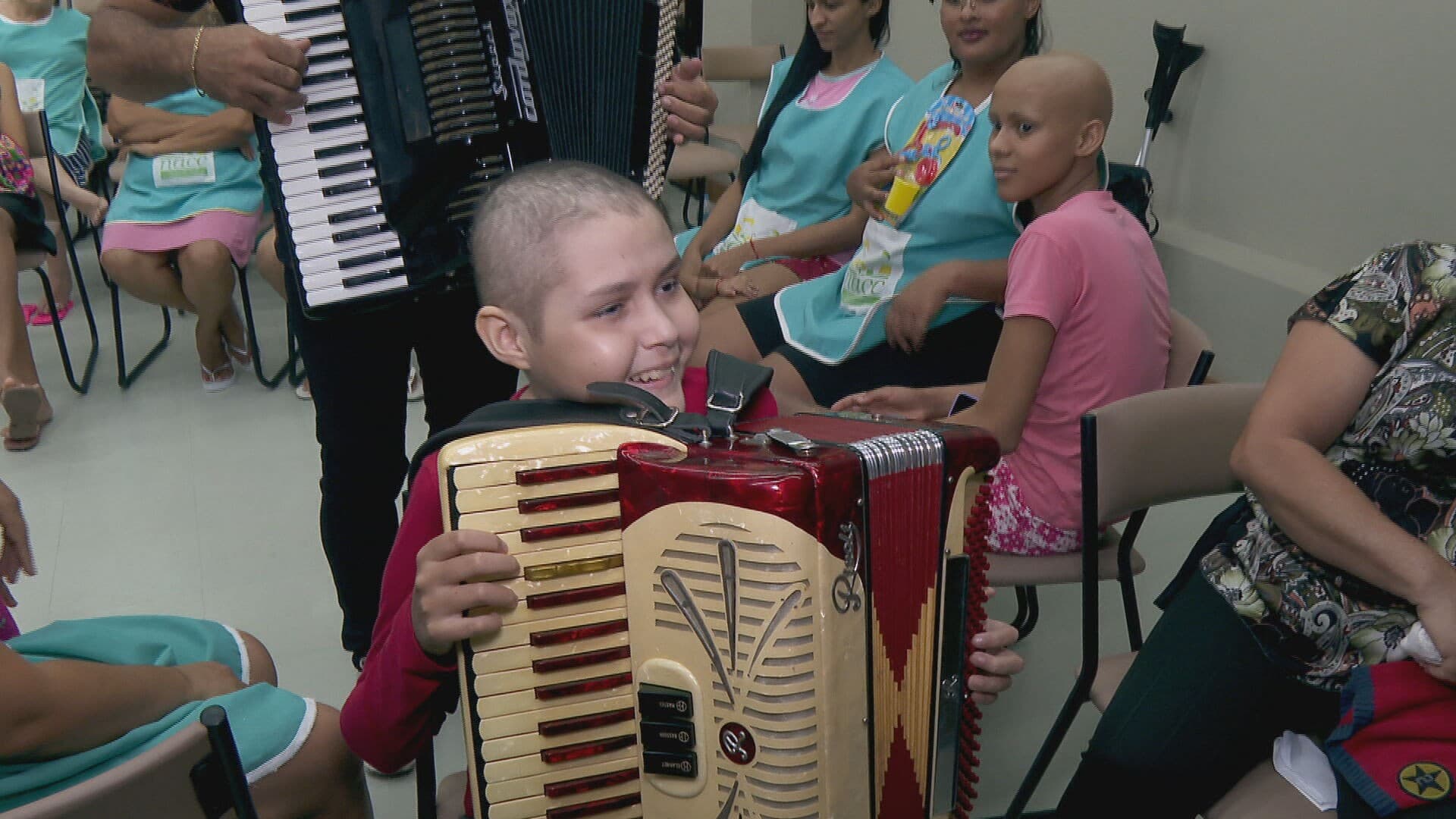 Gesto de Solidariedade: Michel Teló realiza sonho de adolescente em tratamento contra leucemia no Recife