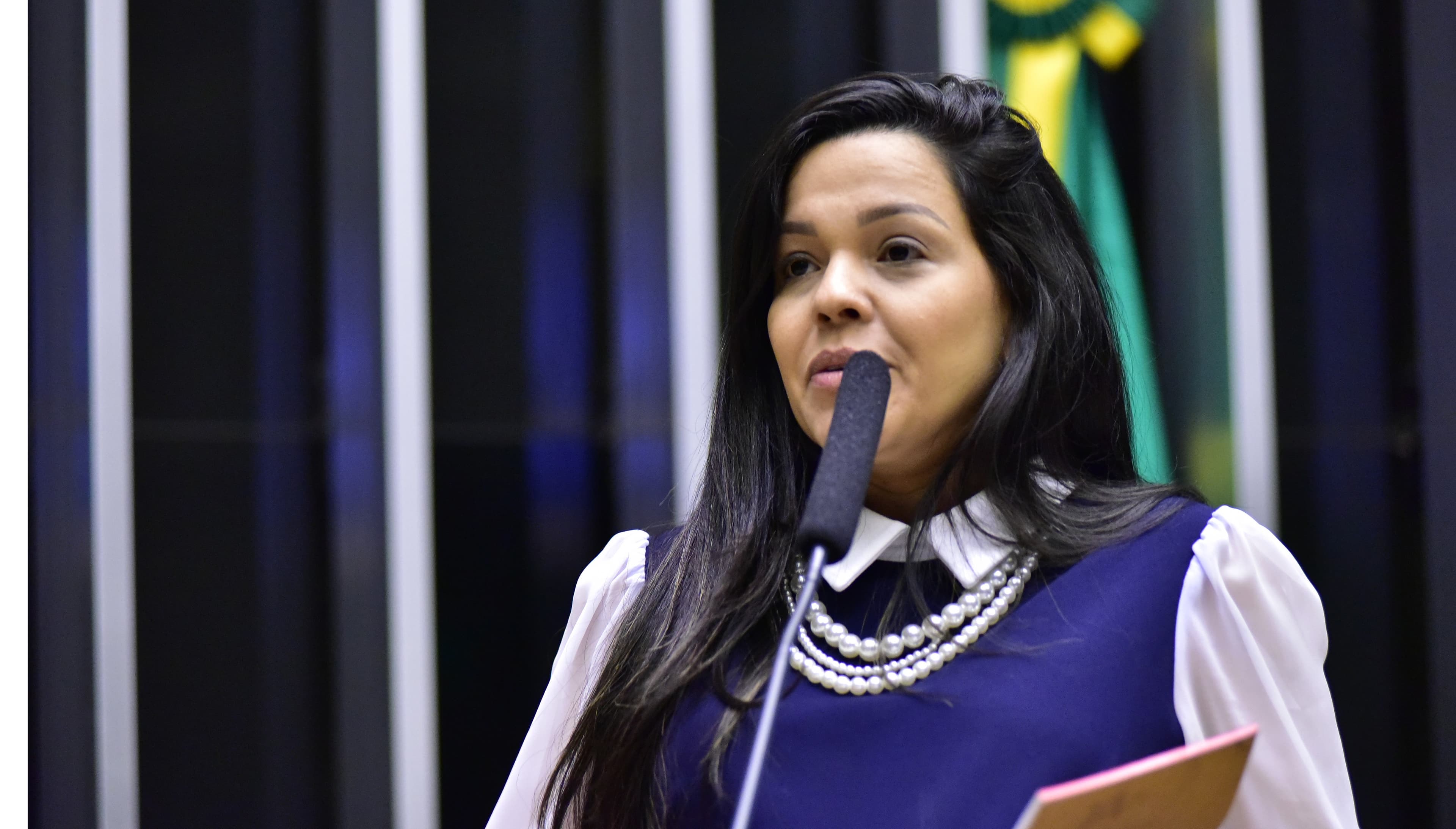 Ala do PL articula nome de vereadora cearense para compor chapa de Flávio Bolsonaro