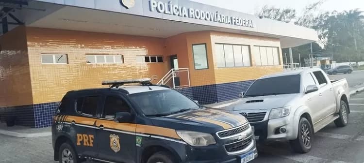 FRAUDE VEICULAR: PRF Apreende Caminhonete de Luxo Adulterada e Detém Motorista em Garanhuns